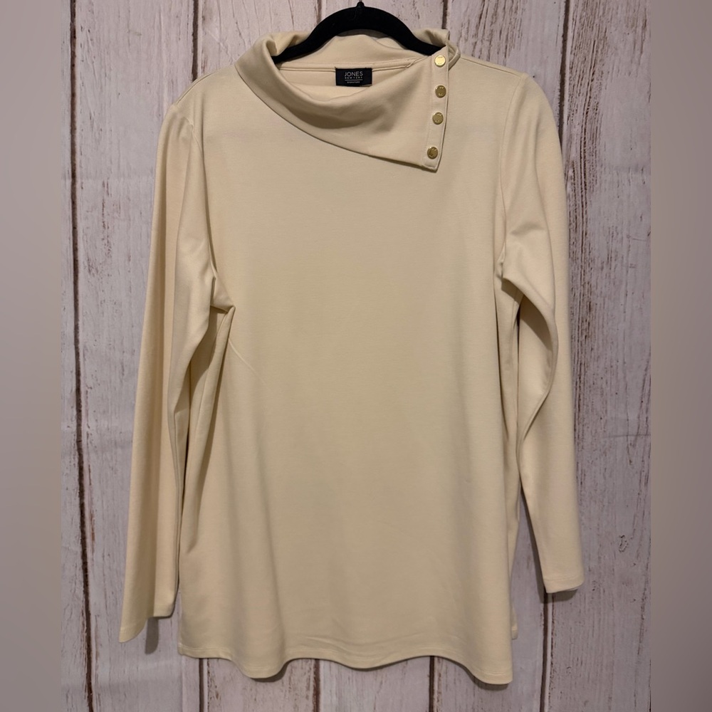 Jones New York Signature Off-White Asymmetric Gold Button
Neck Long Sleeve Top L